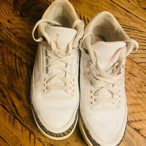 Women’s Air Jordan 3’s